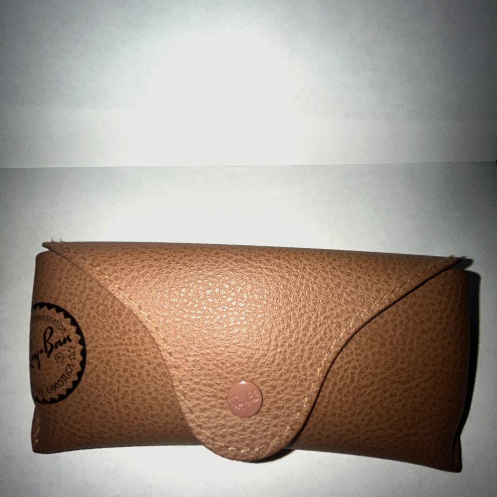 "Ray-Ban Black: A sleek and classic accessory.